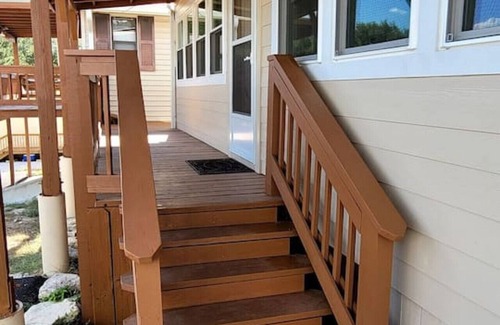 Canyon Lake Cabaña | Classic Charm Close To Lake
