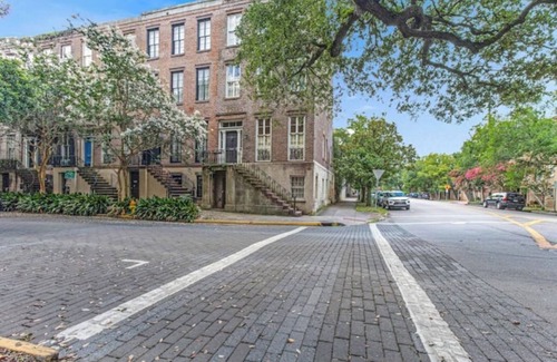 Old West Broad Neighborhood Apartamento | Classic Charm Overlooking Square
