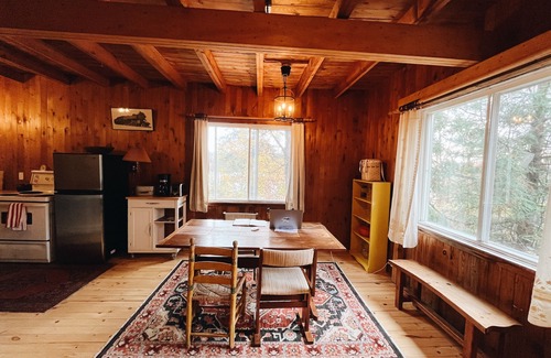 Chelsea Cabaña | Classic Chelsea Cottage on the Gatineau River and along the famous Chelsea Trail