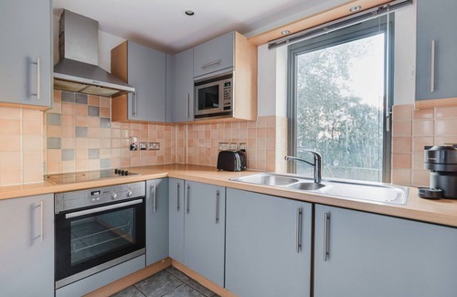 Bishopsgate Apartamento | Classic City of London 1BR, Furniture & Decor Included, by Blueground
