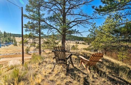 Florissant Casa | Classic Colorado Log Home with Mountain Views!