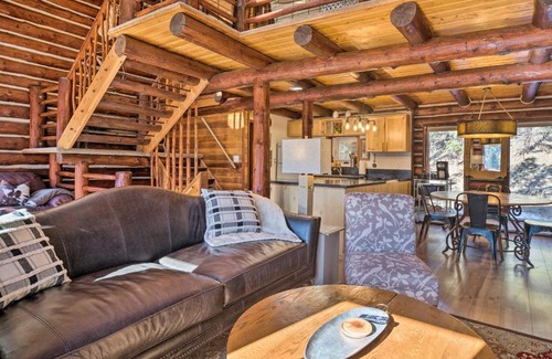 Florissant Casa | Classic Colorado Log Home with Mountain Views!