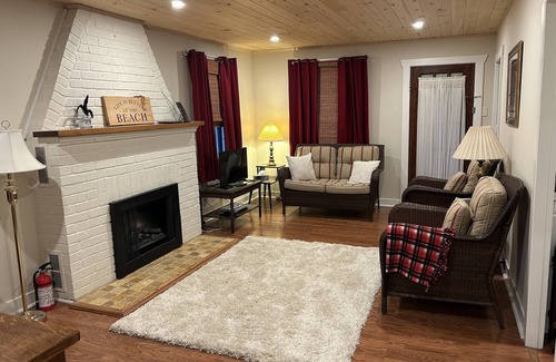 Crystal Beach Cabaña | Classic Cottage by the Beach!