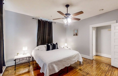 Americus Casa | Classic cottage with large yard, fast WiFi, washer/dryer, & central AC