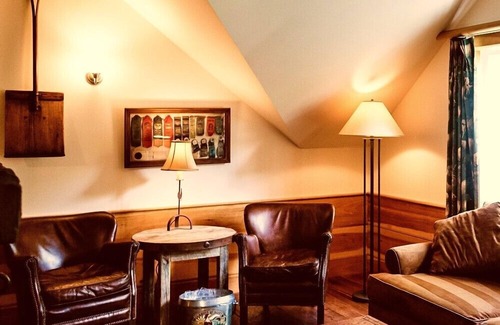 Warren Hotel | Classic Country suite for family and the dog