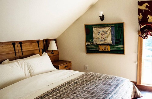 Warren Hotel | Classic Country suite for family and the dog