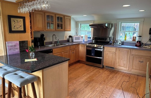 Woodstock Otro | Classic, cozy farmhouse in the 4 season playground of VT's prettiest town!