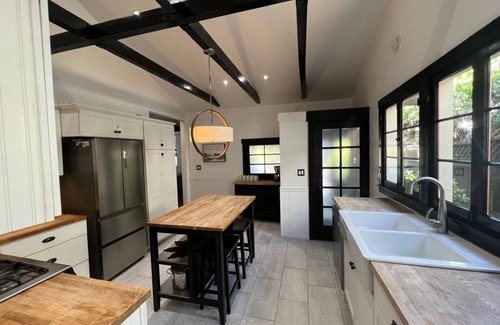 Elysian Heights Casa | Classic Craftsman in Echo Park Close to Downtown