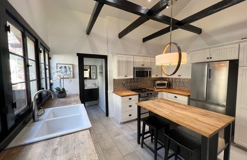 Elysian Heights Casa | Classic Craftsman in Echo Park Close to Downtown