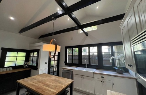 Elysian Heights Casa | Classic Craftsman in Echo Park Close to Downtown