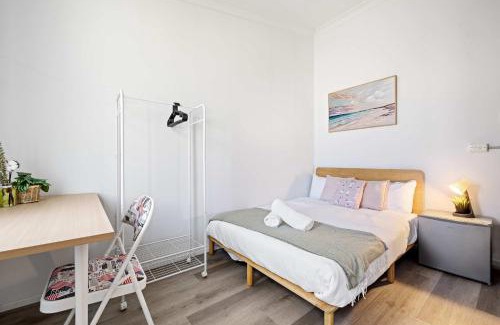Sydney Casa | Classic Double Room - Quaint Place in South Hurstville - Shared Bathroom