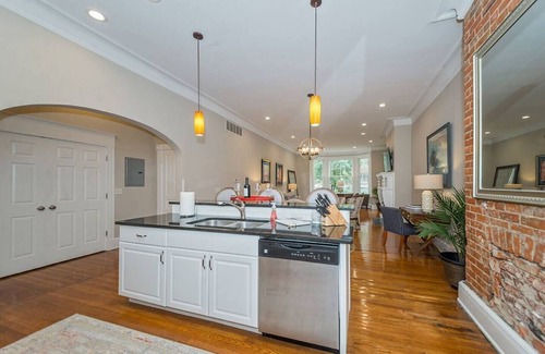 Walnut Hills Apartamento | Classic Elegant 2 Bedroom 2 Bath near Eden Park