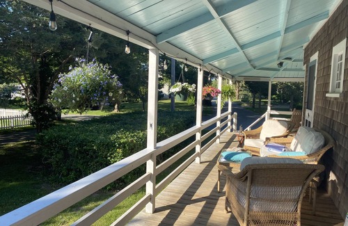 Pocasset Cabaña | Classic family-friendly, pet-friendly vacation cottage with private beach nearby