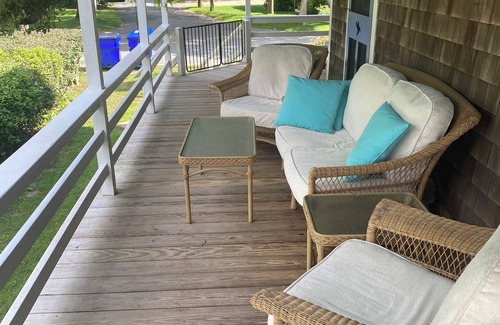 Pocasset Cabaña | Classic family-friendly, pet-friendly vacation cottage with private beach nearby
