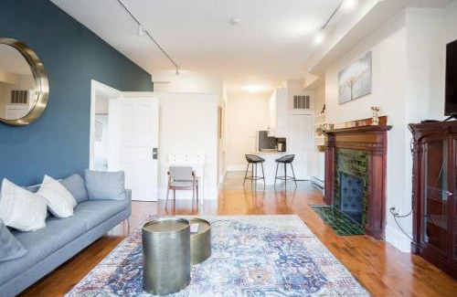 Fenway–Kenmore Apartamento | Classic furnished 1BR in Fenway in Brownstone Bldg