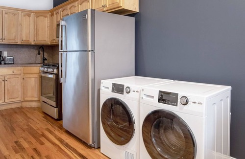 Greenpoint Apartamento | Classic Greenpoint 2BR w/ W/D, nr McCarren Park, by Blueground