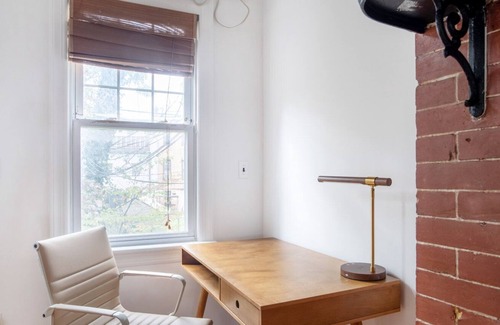 Greenpoint Apartamento | Classic Greenpoint 2BR w/ W/D, nr McCarren Park, by Blueground