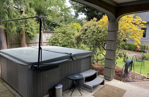 College Hill Casa | Classic home on College Hill with five beds, private yard, hot tub, and grill.