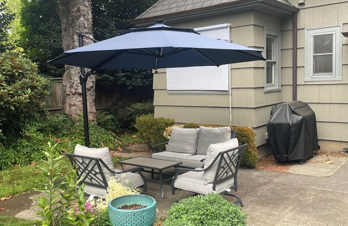 College Hill Casa | Classic home on College Hill with five beds, private yard, hot tub, and grill.