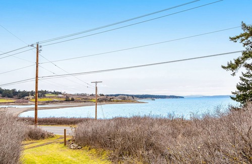 Coupeville Casa | Classic Home with Private Beach Access and High-Speed WiFi - Dogs Welcome
