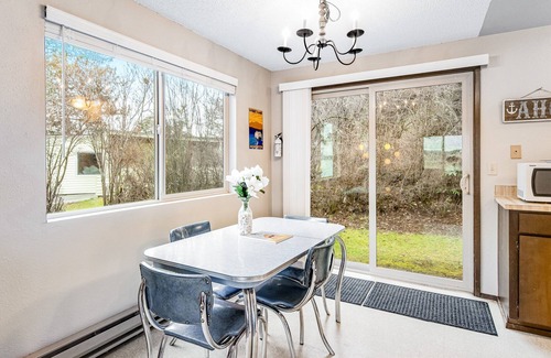 Coupeville Casa | Classic Home with Private Beach Access and High-Speed WiFi - Dogs Welcome