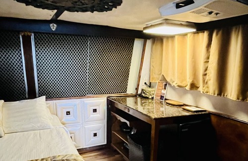 Holiday Alquiler De Eote | Classic HouseBoat in Tarpon Springs