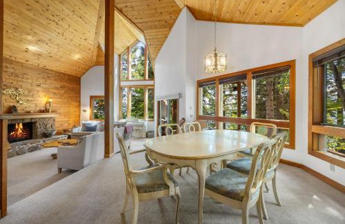 Tahoe City Casa | Classic Lakefront Tahoe Cabin, Dog Friendly, Halfway Between Northstar and Palisades!