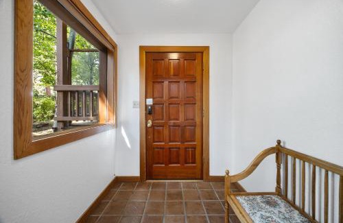Tahoe City Casa | Classic Lakefront Tahoe Cabin, Dog Friendly, Halfway Between Northstar and Palisades!