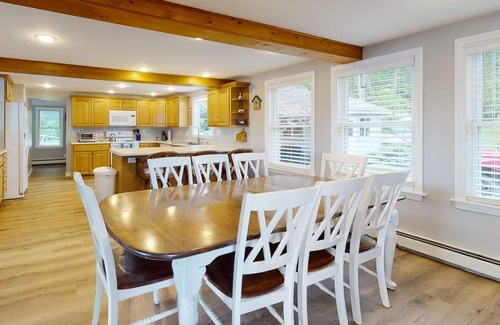 Winthrop Casa | Classic lakefront property with fishing, swimming, and unbeatable sunrises