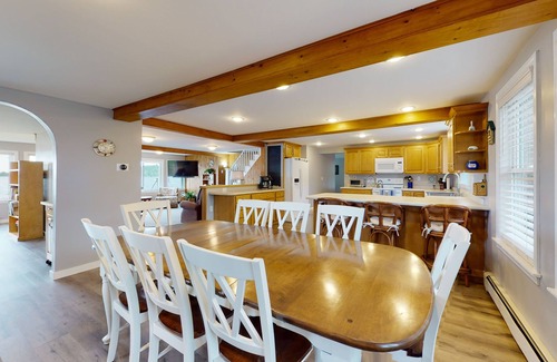 Winthrop Casa | Classic lakefront property with fishing, swimming, and unbeatable sunrises