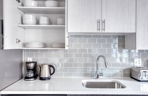 Logan Circle Apartamento | Classic Logan Circle 1BR w/ Gym, W/D & Pool, walk to bars, by Blueground