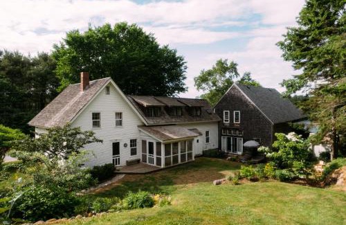 Friendship Casa | Classic MidCoast Maine Farmhouse near the Water