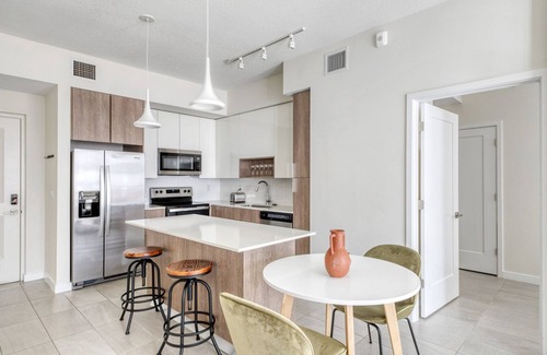Miramar Apartamento | Classic Miramar 2BR w/ Gym, Pool & W/D, nr WF, by Blueground