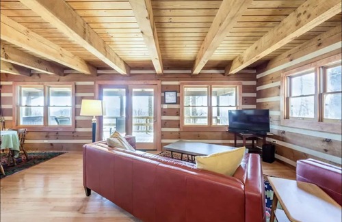 Chimney Rock Cabina | Classic Mountain Top Log Cabin, Hot Tub, Pool Table, DISCOUNTED RATES