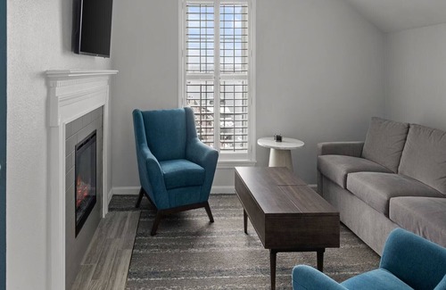 Yachting Village Complejo | Classic New England Charm At The Heart of Newport-Wyn. Newport Onshore- 2 Bd.