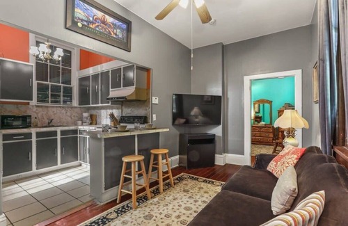 Carrollton Apartamento | Classic New Orleans |Steps to Streetcar| Courtyard