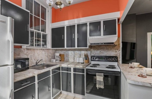 Carrollton Apartamento | Classic New Orleans |Steps to Streetcar| Courtyard
