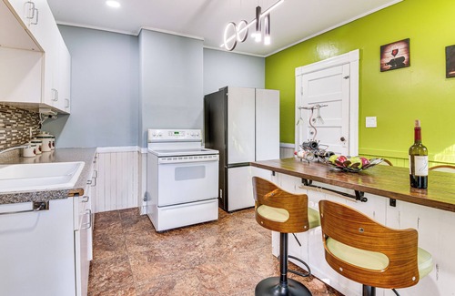 Manchester Casa | Classic North End Gem: Yard, Patio & Modern Style!