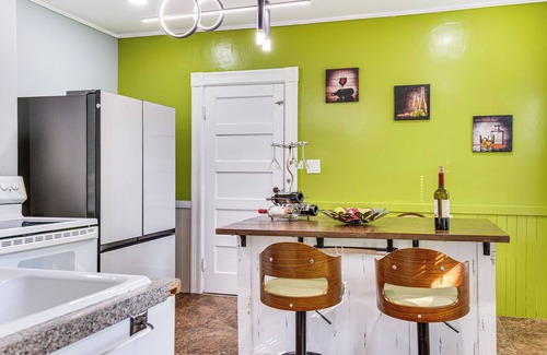 Manchester Casa | Classic North End Gem: Yard, Patio & Modern Style!