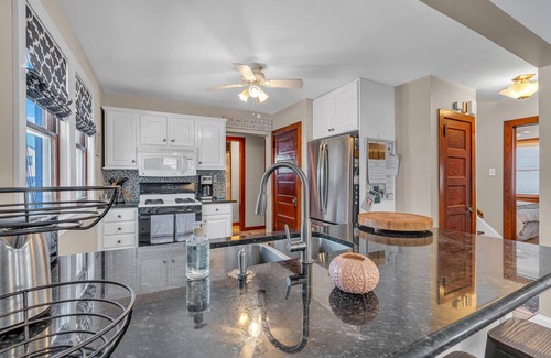 Ortley Beach Casa | Classic OCEAN BLOCK CAPE WITH 4 BR 2 BATHS.