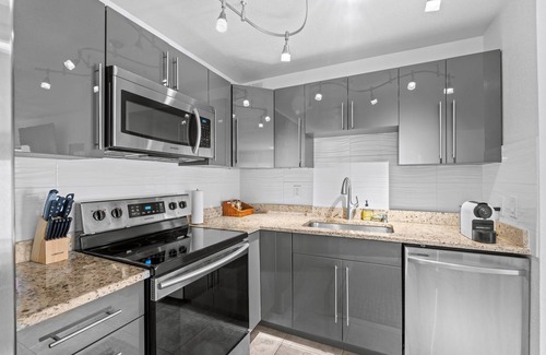 Central Park Apartamento | Classic Palm Beach 2BR Retreat - Near Beaches