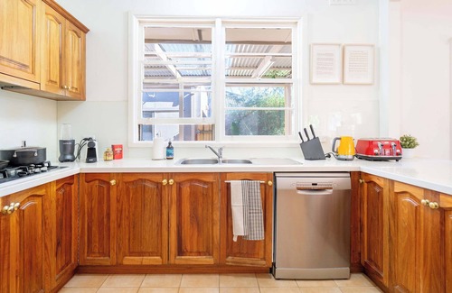 Bentleigh Casa | Classic Patterson Charm with Modern Comfort