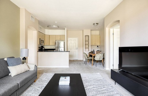 Playa Del Rey Apartamento | Classic Playa Del Rey 2BR w/ Pool, Jacuzzi & Gym, near LAX, by Blueground