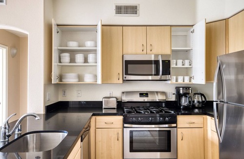 Playa Del Rey Apartamento | Classic Playa Del Rey 2BR w/ Pool, Jacuzzi & Gym, near LAX, by Blueground