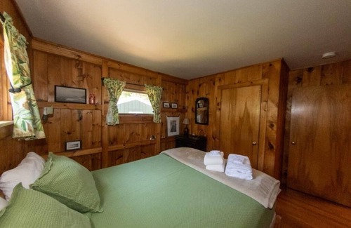 Phippsburg Cabaña | Classic Popham Cottage, Rustic with Amenities. Large Yard, Steps to Beach, Near Popham State Park...
