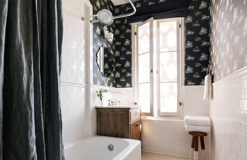 Wilshire Montana Casa | Classic Queen at Palihouse Santa Monica, Pets Are Welcome!