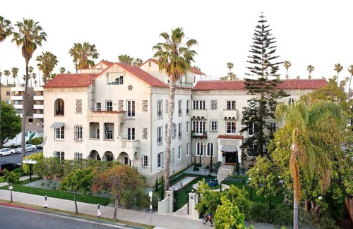 Wilshire Montana Casa | Classic Queen at Palihouse Santa Monica, Pets Are Welcome!
