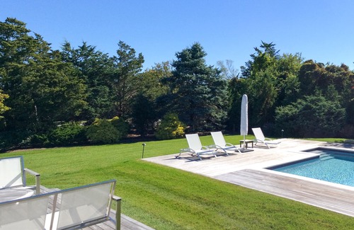 Quogue Casa | Classic Quogue house in great location. Quiet! and 5 mn bike ride to the Beach.