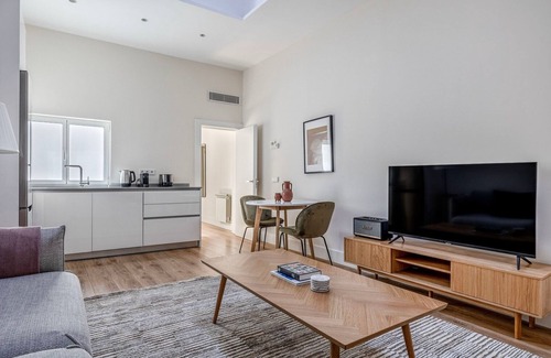 Recoletos Apartamento | Classic Recoletos 1BR w/ Doorman, in Calle Serrano, by Blueground