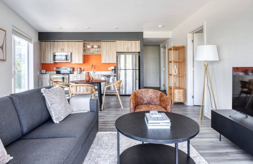Overlake Apartamento | Classic Redmond 2BR w/ Gym & BBQ, nr Microsoft, by Blueground